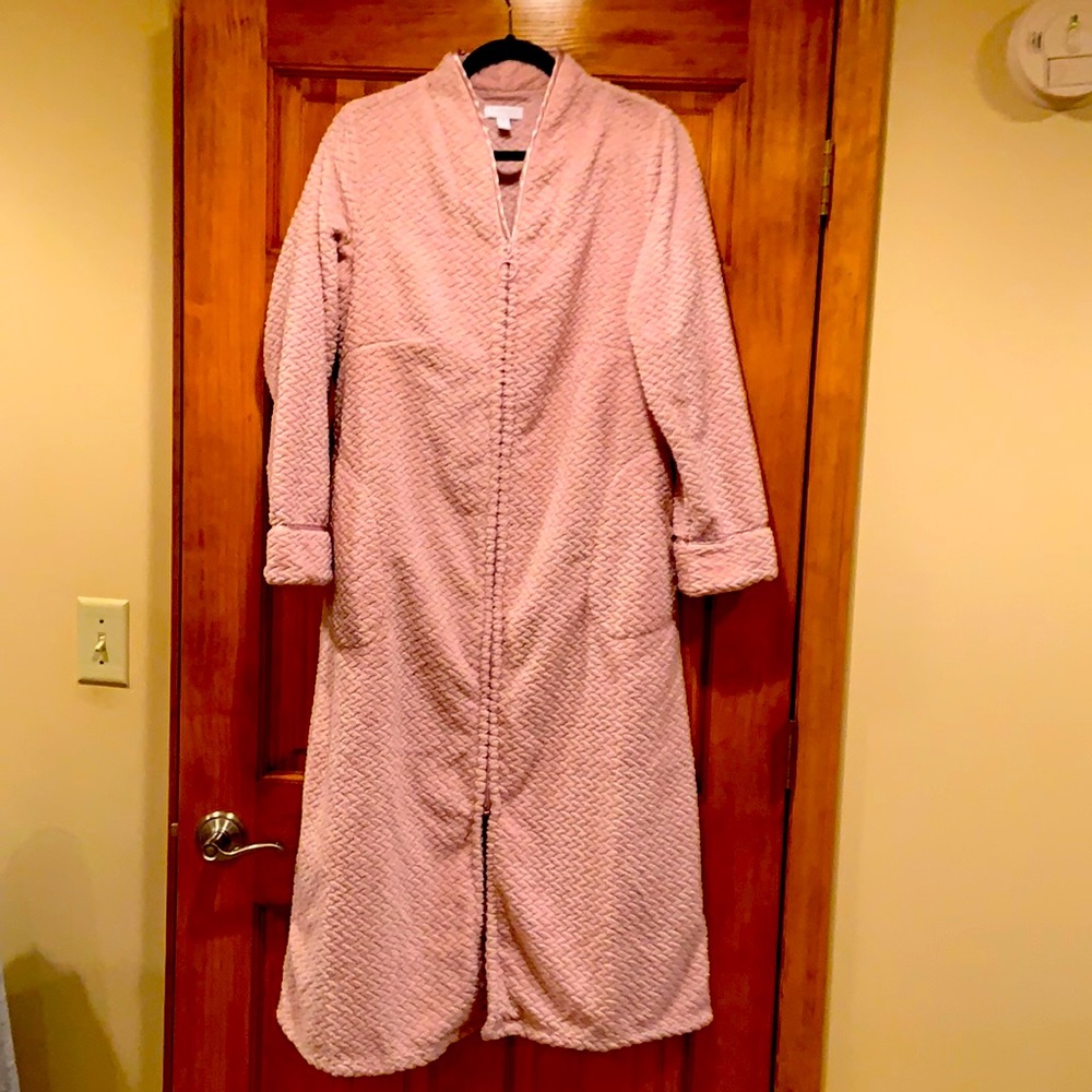 Medium soft zippered rose robe by Charter Club